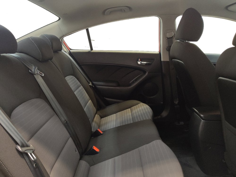 Used 2017 Kia Forte S image 19