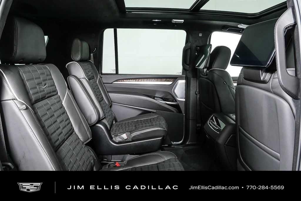Used 2026 Cadillac Escalade ESV Platinum Sport w/ LPO, ONYX Package AWD/4WD image 23