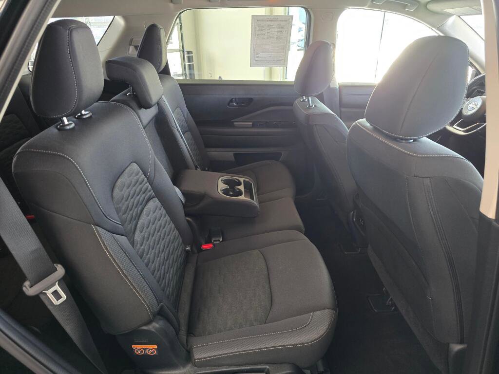 Used 2025 Nissan Pathfinder SV image 41