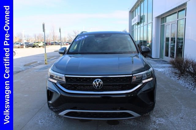 Used 2024 Volkswagen Taos SE image 2