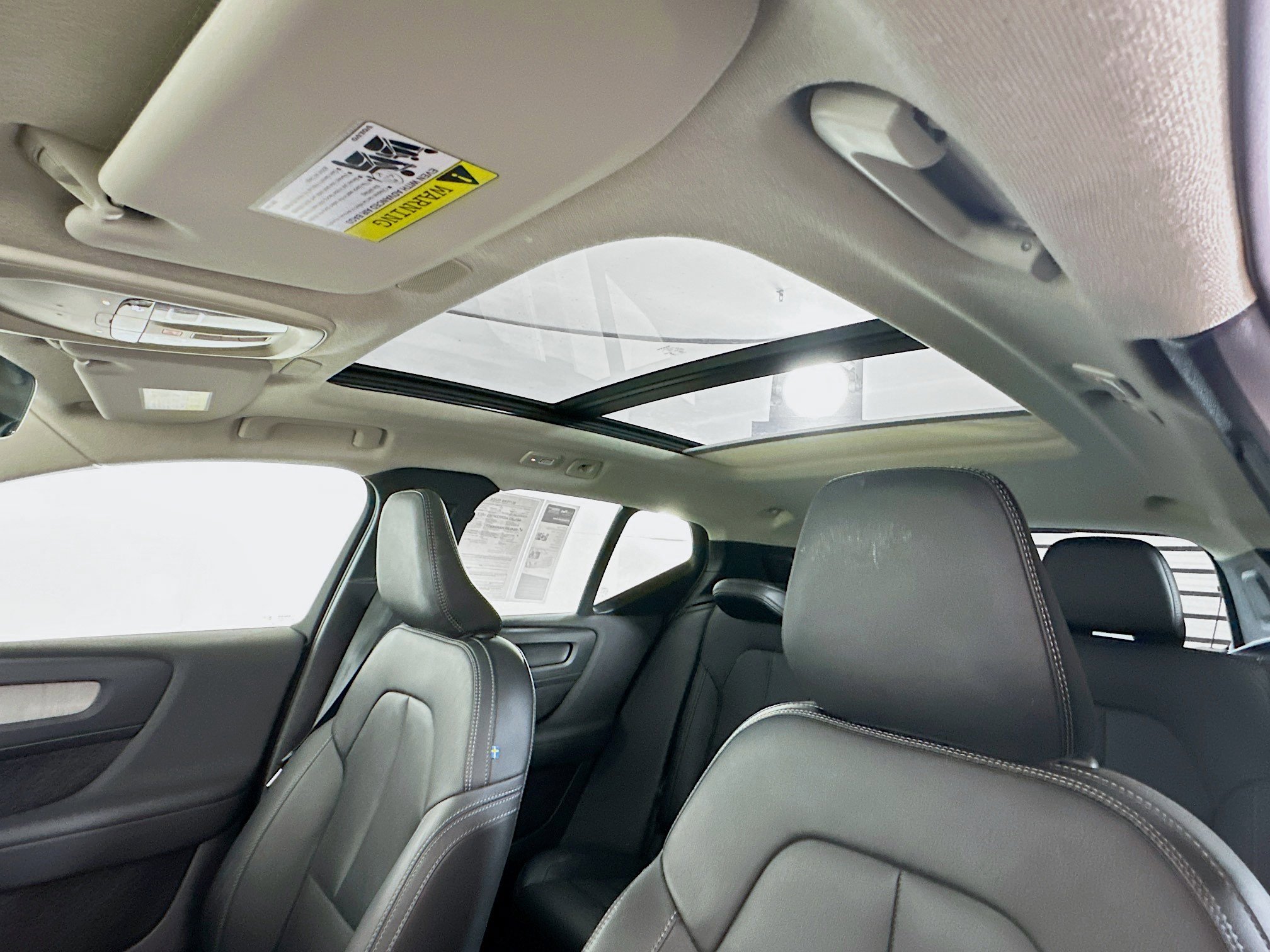 Used 2025 Volvo XC40 B5 Plus image 26