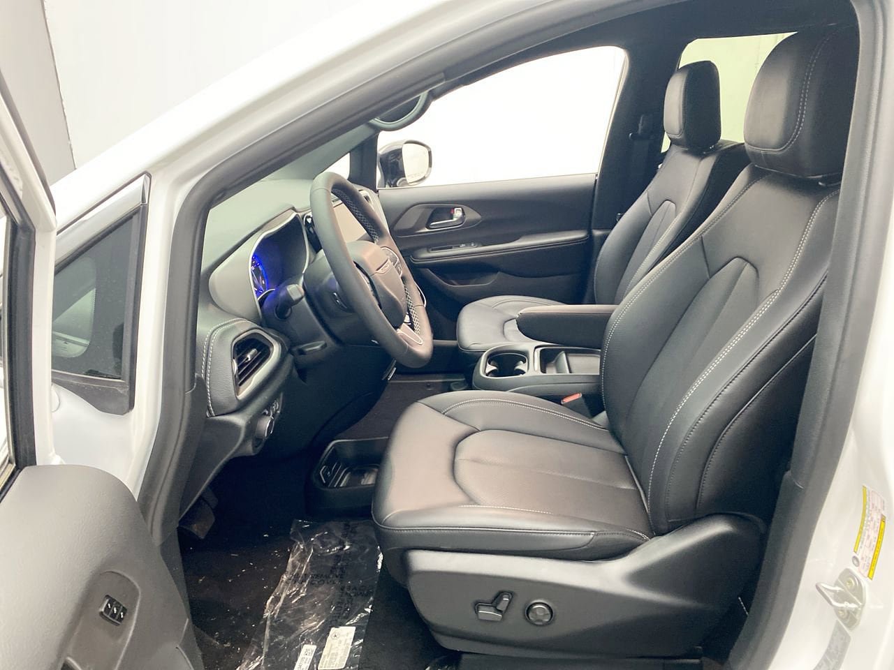 New 2027 Chrysler Pacifica Select FWD image 14