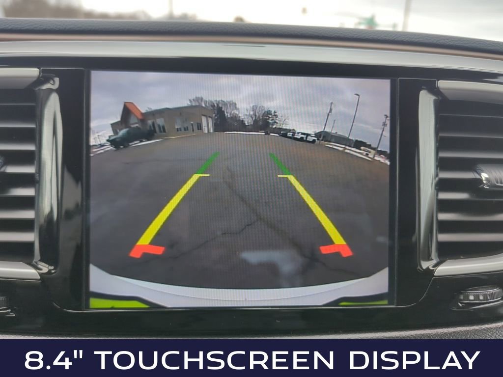 Used 2018 Chrysler Pacifica Touring-L w/ Tire & Wheel Group image 13