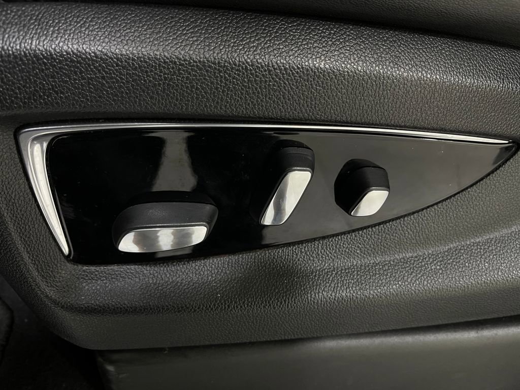 Used 2018 Cadillac Escalade ESV Luxury image 19