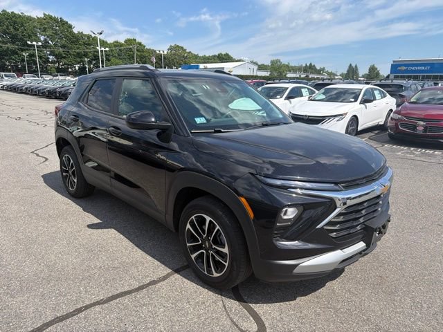 Used 2025 Chevrolet TrailBlazer LT AWD/4WD image 3