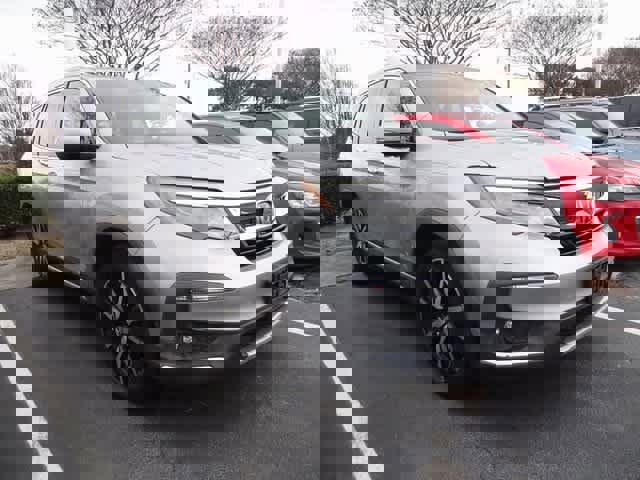 Used 2019 Honda Pilot Touring image 3