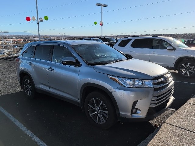 Used 2019 Toyota Highlander XLE image 2