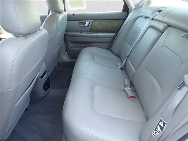 Used 2002 Ford Taurus SES FWD image 8