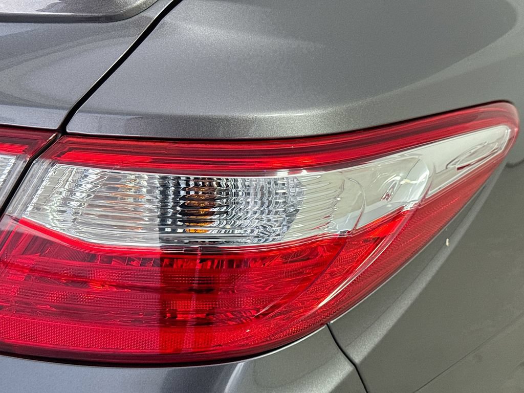 Used 2017 Toyota Camry SE w/ Moonroof Package FWD image 32