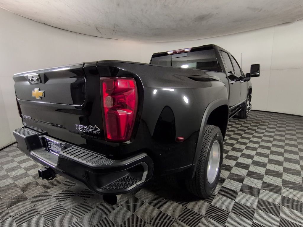 Used 2024 Chevrolet Silverado 3500 High Country w/ High Country Premium Package AWD/4WD image 5