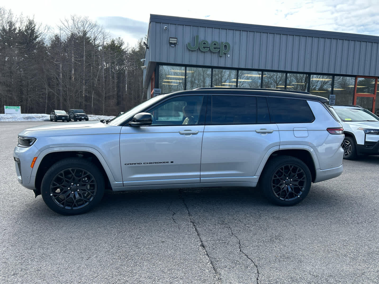 New 2026 Jeep Grand Cherokee L Summit w/ Obsidian Package AWD/4WD image 10