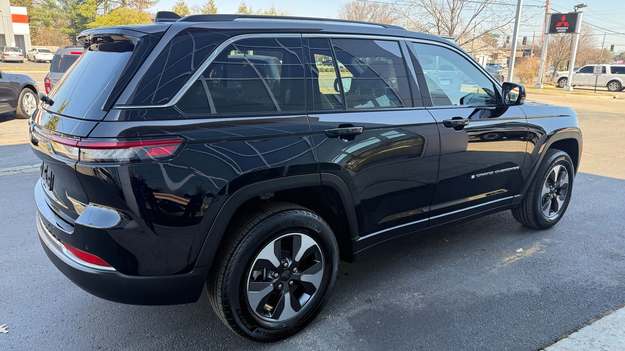 Used 2023 Jeep Grand Cherokee 4WD 4xe image 7