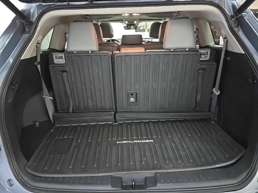 Used 2022 Toyota Highlander XLE AWD/4WD image 12