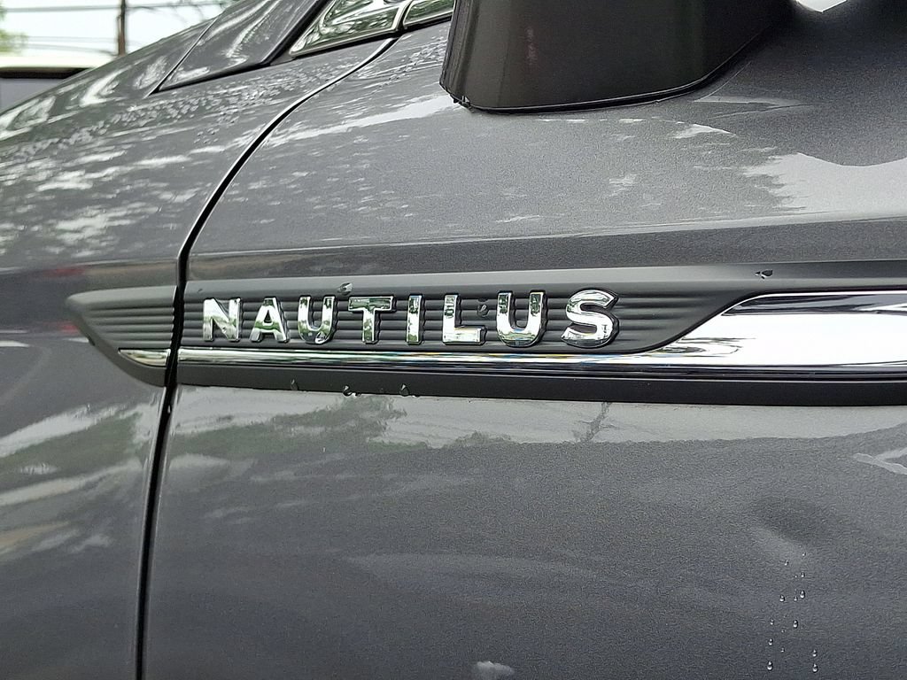 Used 2023 Lincoln Nautilus Reserve AWD/4WD image 32