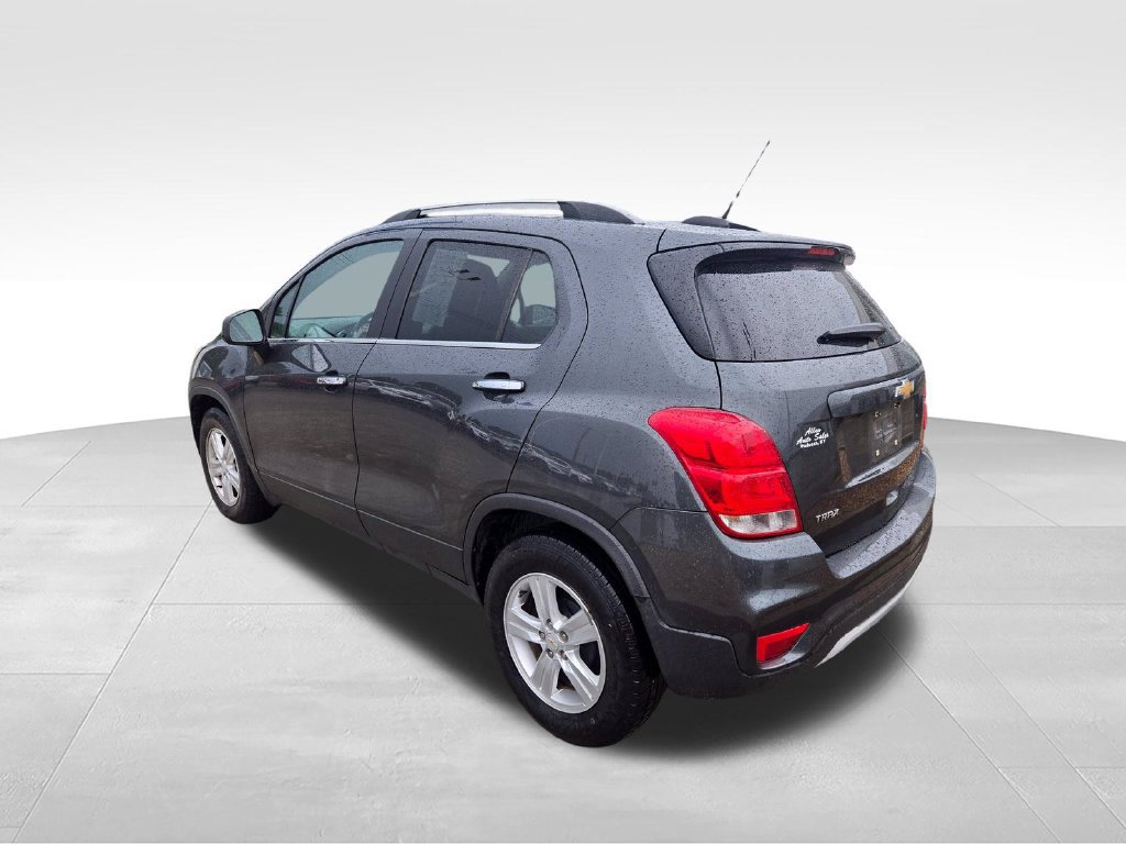 Used 2017 Chevrolet Trax LT w/ LT Convenience Package FWD image 3