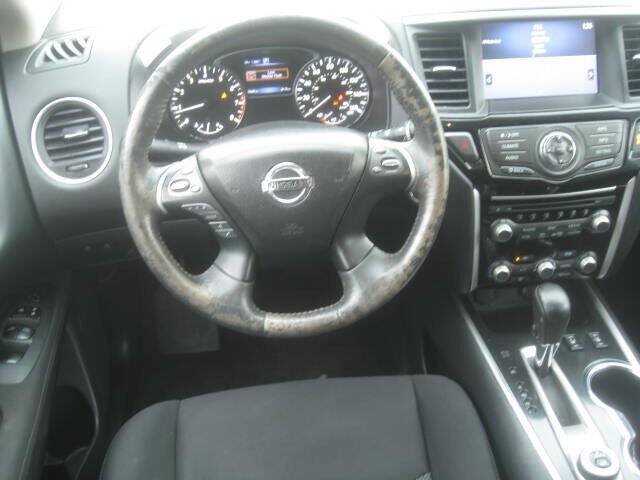 Used 2017 Nissan Pathfinder SV w/ SV Cold Weather Package AWD/4WD image 15