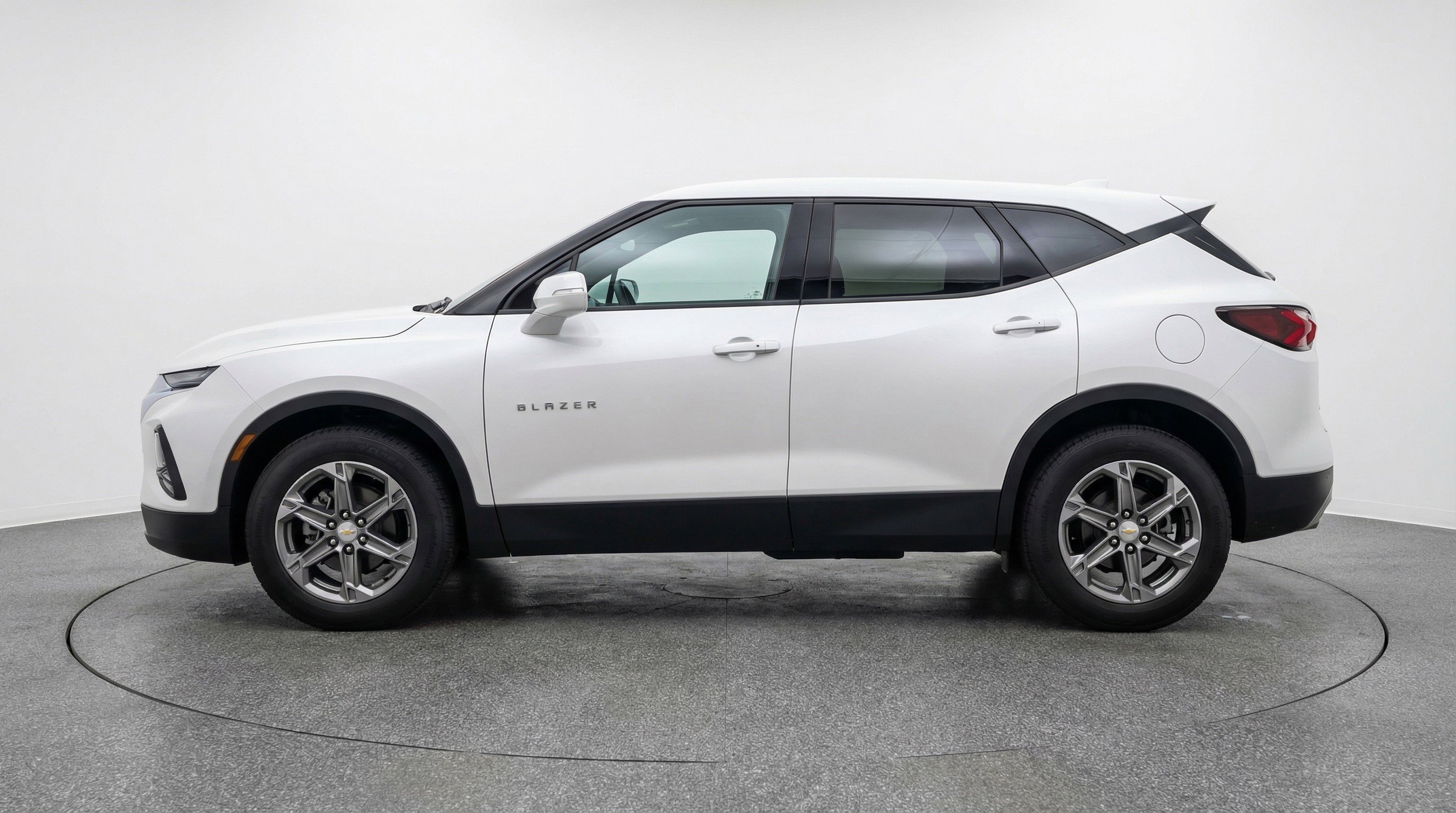 Used 2025 Chevrolet Blazer LT FWD image 5