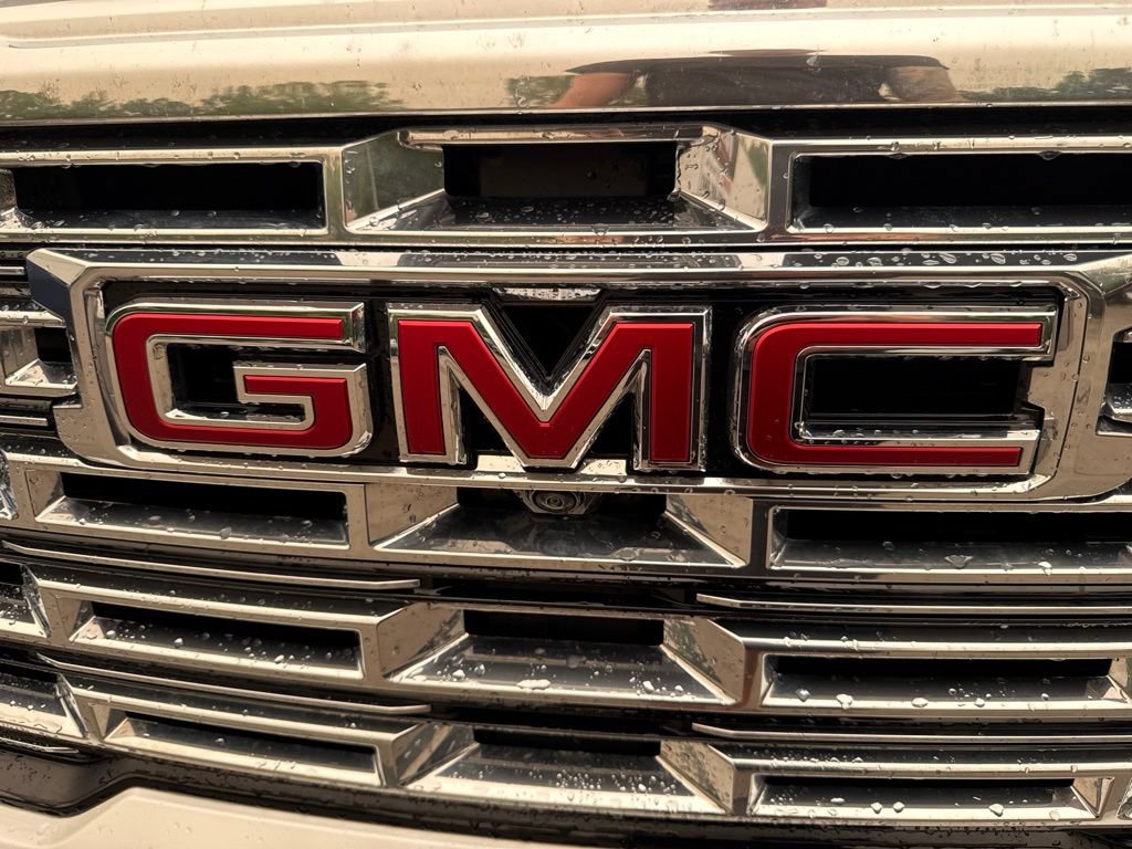 Used 2025 GMC Acadia Denali AWD/4WD image 13