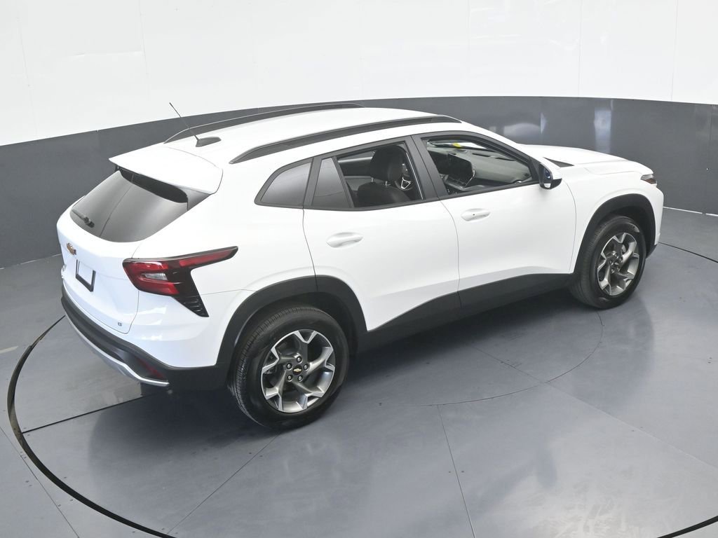 Used 2025 Chevrolet Trax LT w/ LT Convenience Package image 52