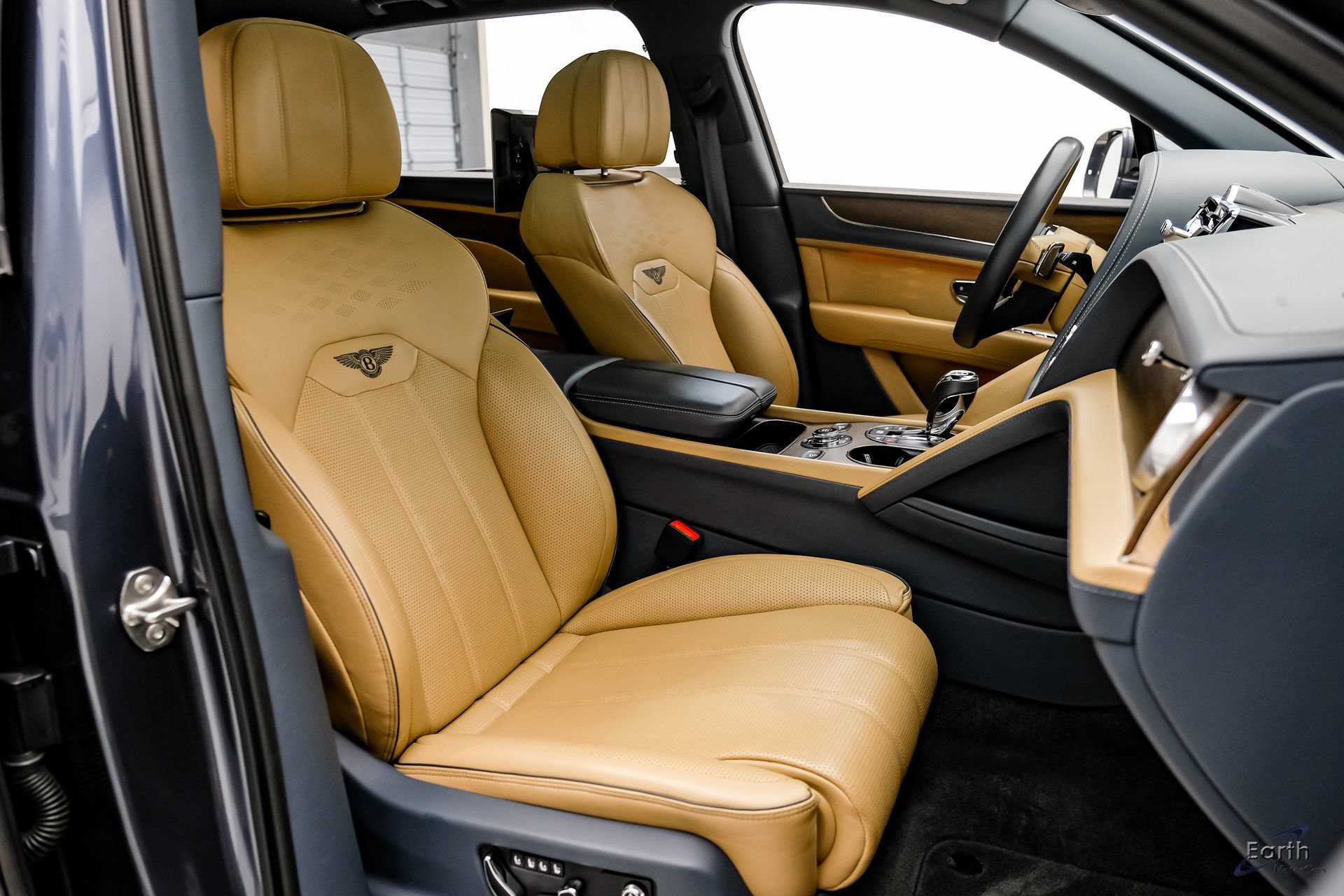 Used 2023 Bentley Bentayga Extended Wheelbase AWD/4WD image 47