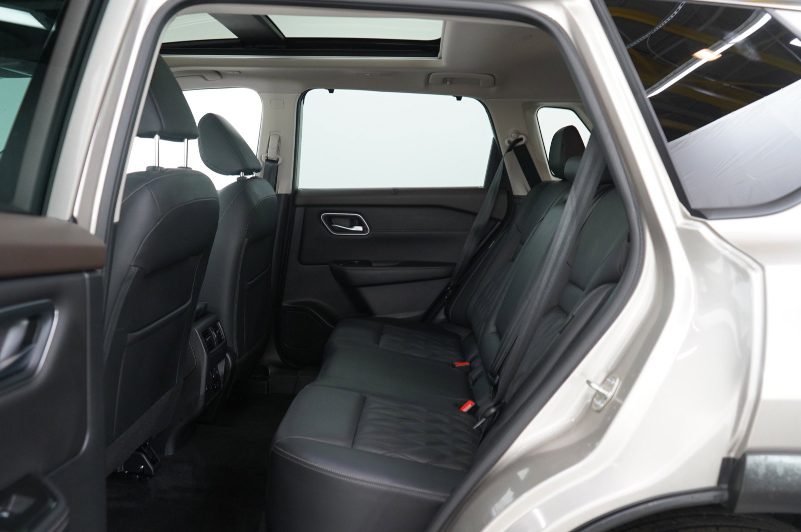 Used 2022 Nissan Rogue Platinum w/ Head-Up Display Package image 18