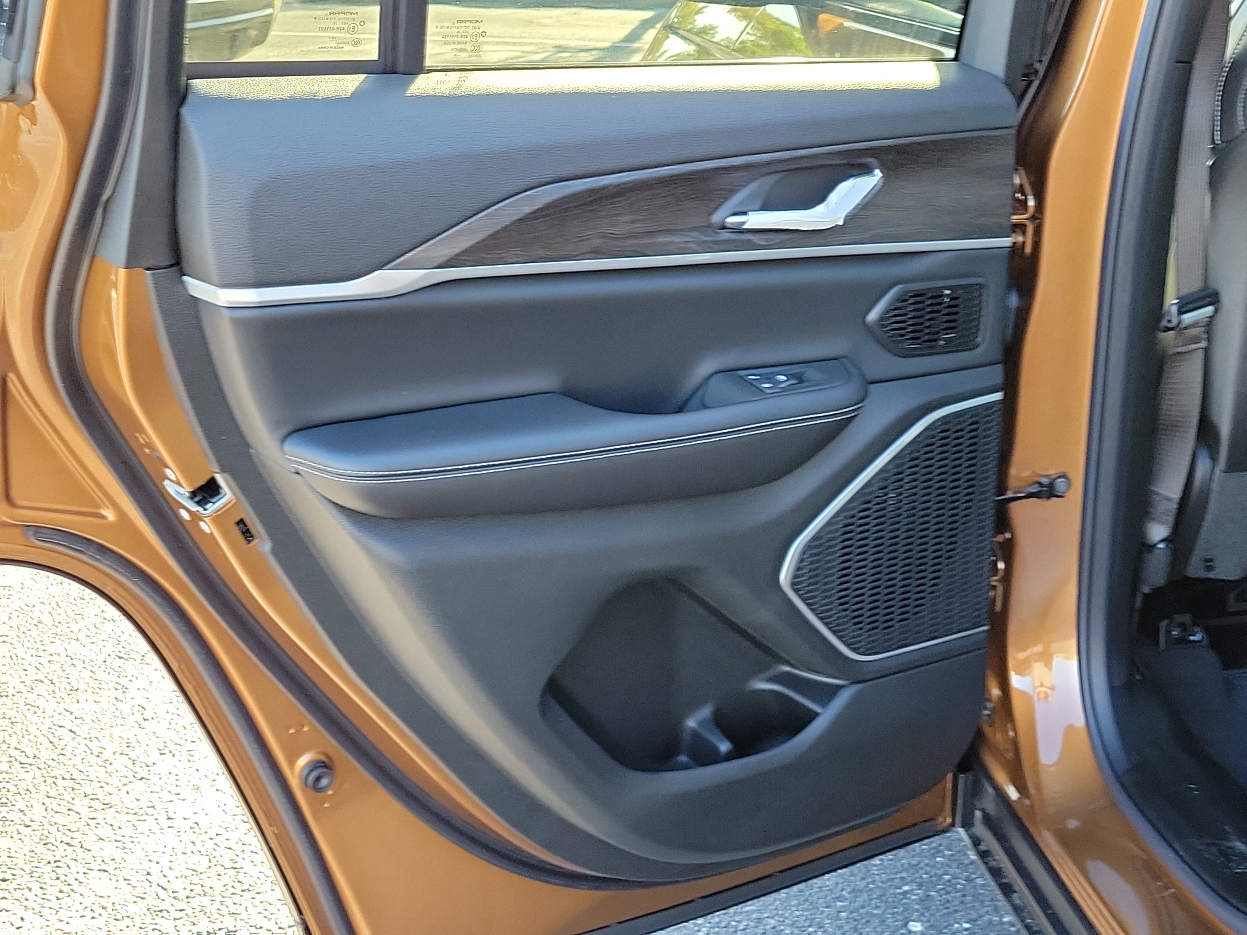 New 2026 Jeep Grand Cherokee Limited w/ Luxury Tech Group II RWD image 11