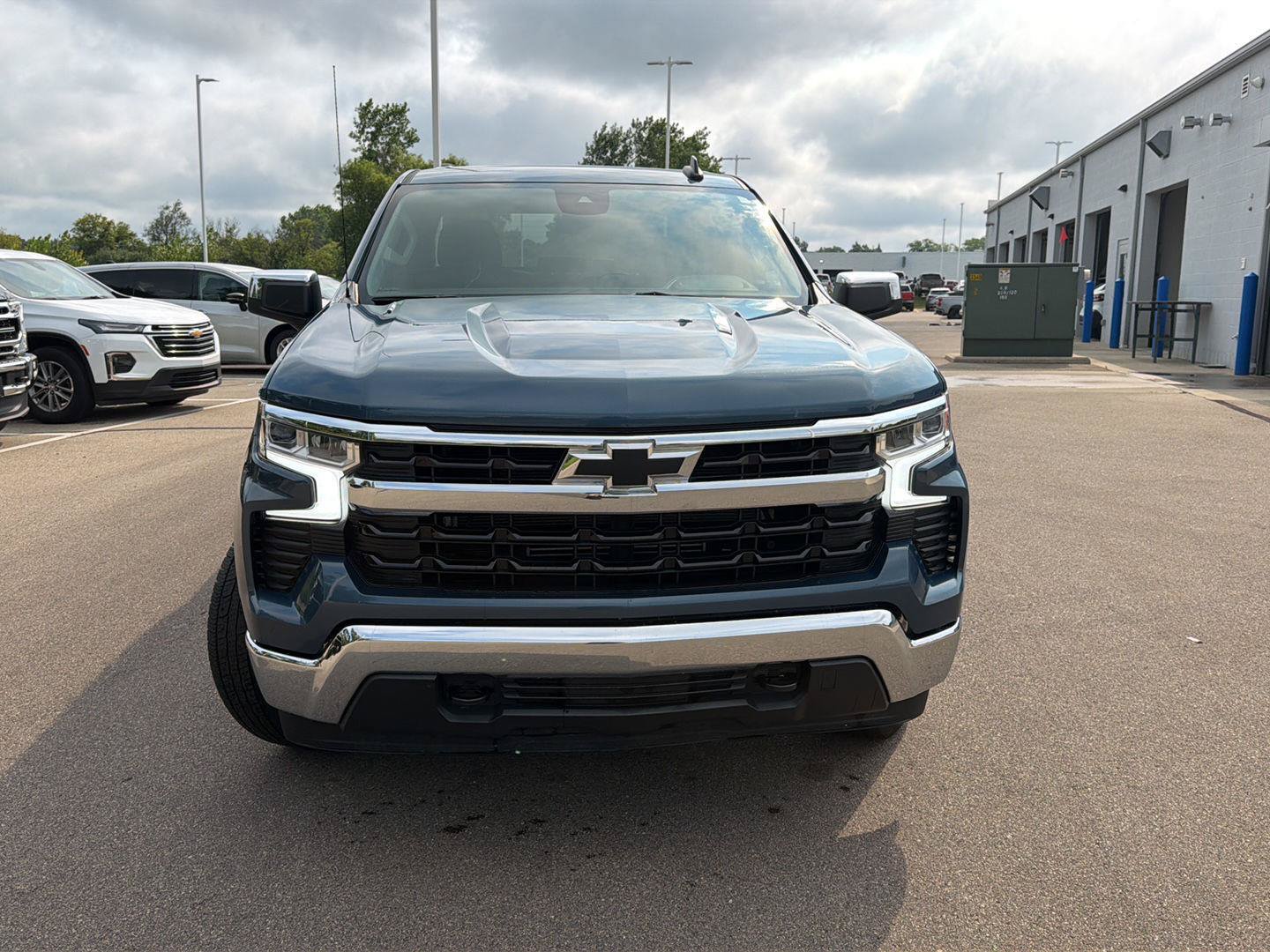Used 2024 Chevrolet Silverado 1500 LT AWD/4WD image 9