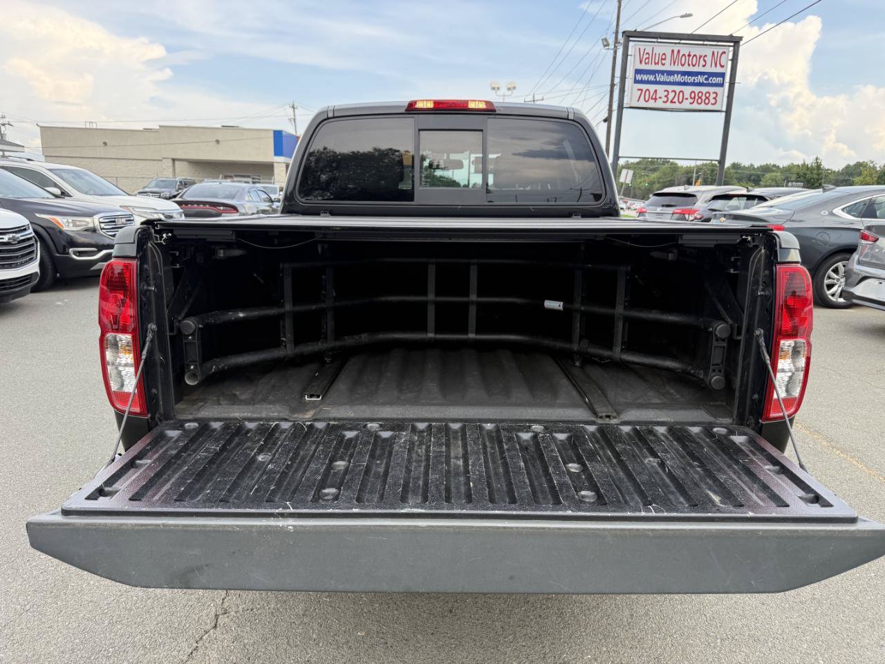 Used 2020 Nissan Frontier SV w/ Midnight Edition Floor Mats AWD/4WD image 10
