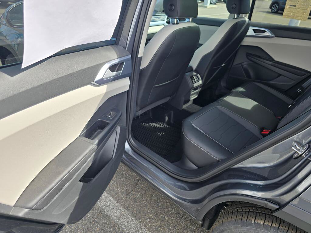 New 2026 Volkswagen Taos SE AWD/4WD image 33