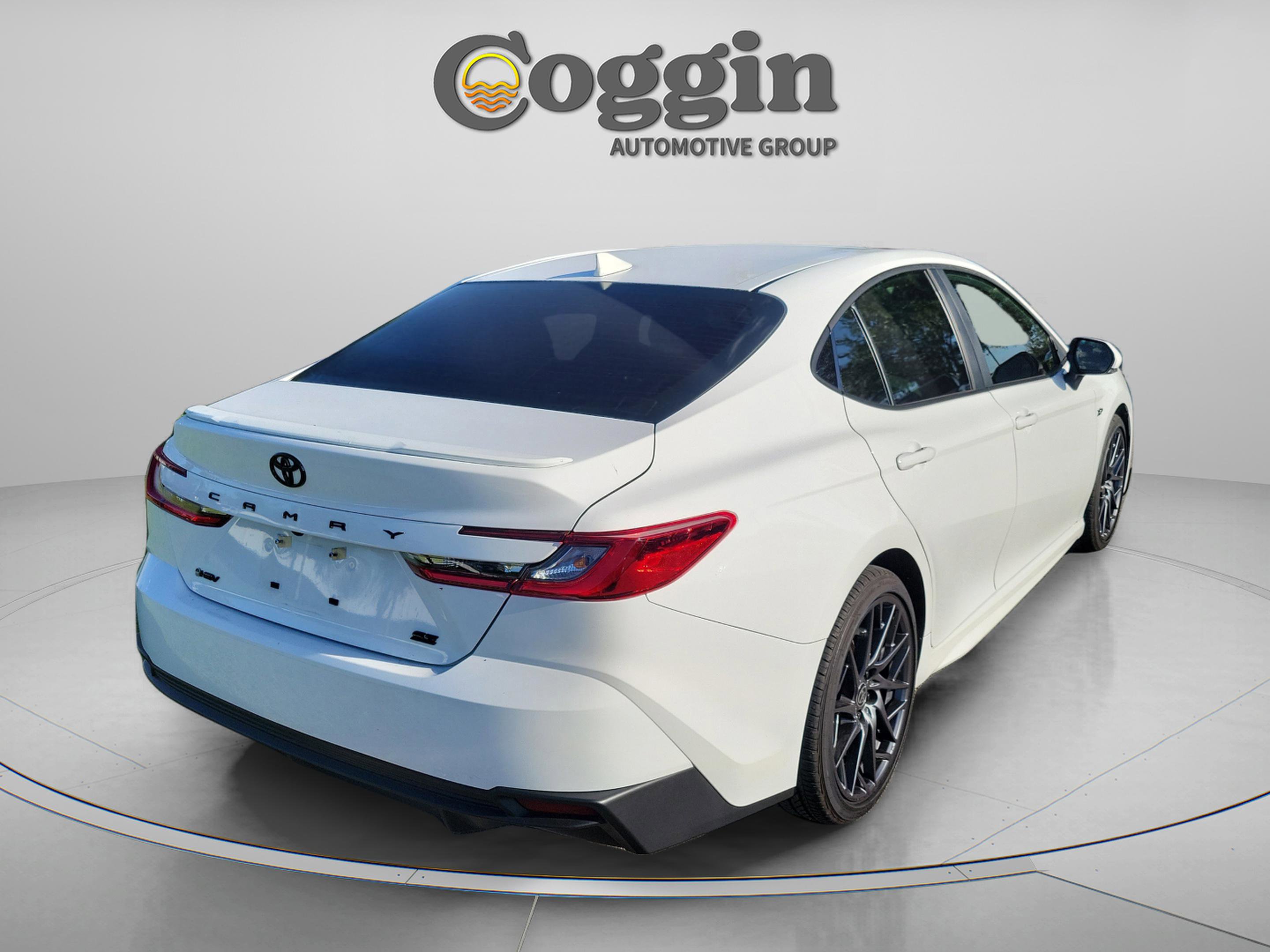 Certified 2025 Toyota Camry SE w/ Convenience Package FWD image 4