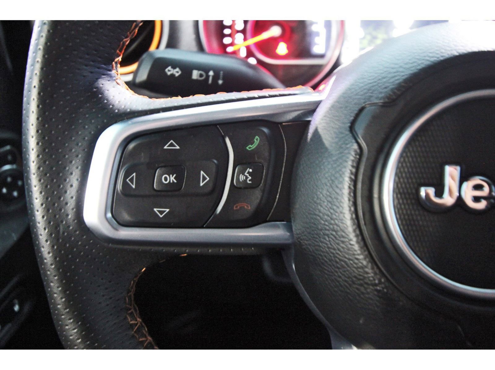 Used 2022 Jeep Gladiator Mojave w/ Cold Weather Group image 16