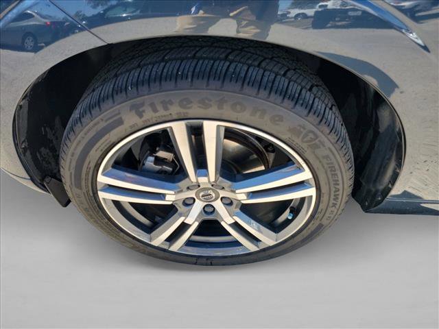 Used 2021 Volvo XC60 T5 Momentum w/ Advanced Package image 9
