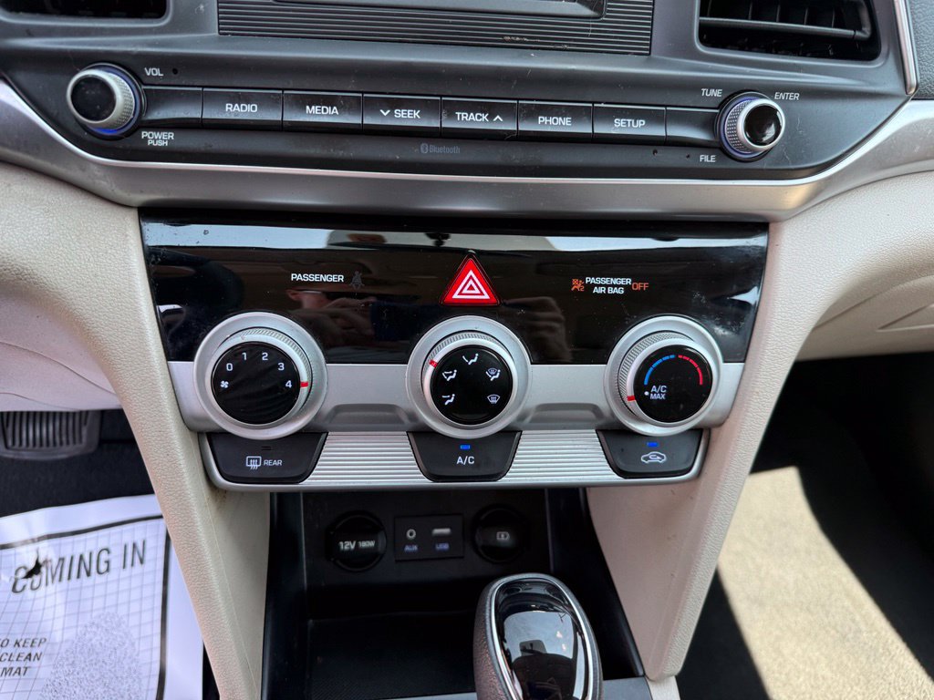 Used 2019 Hyundai Elantra SE FWD image 19