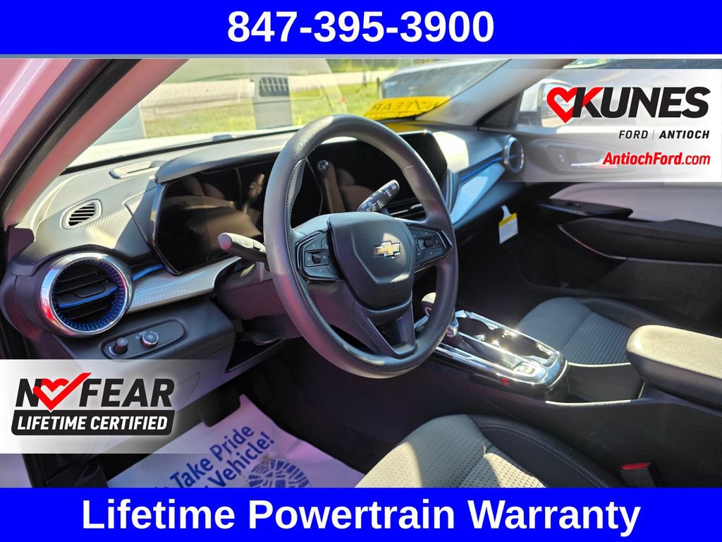 Used 2025 Chevrolet Trax LT FWD image 27