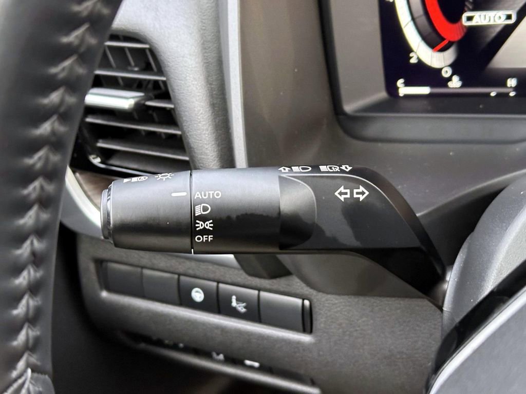 Certified 2025 Nissan Rogue Platinum w/ Tech Package image 29