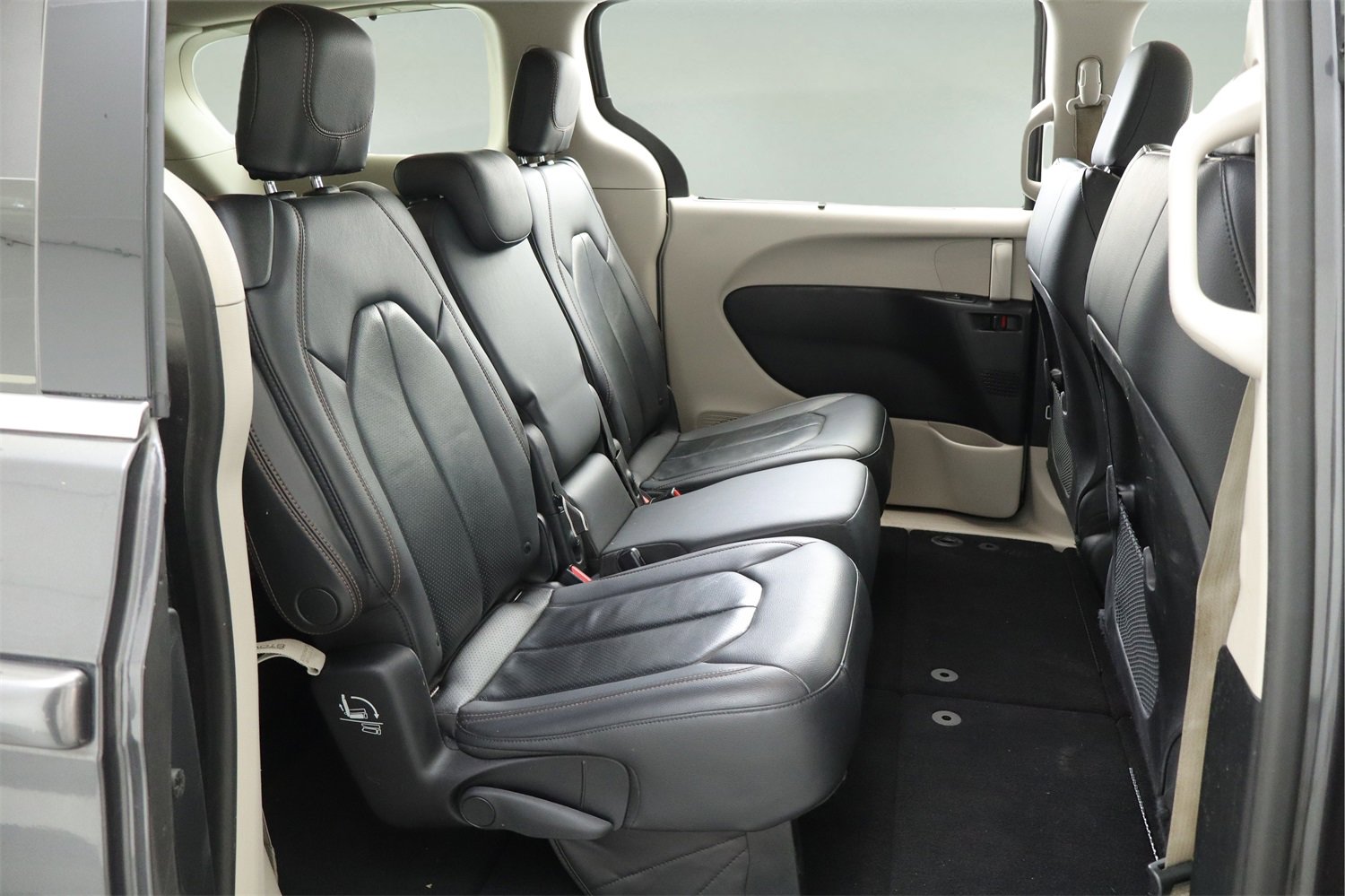 Used 2019 Chrysler Pacifica Touring-L image 30