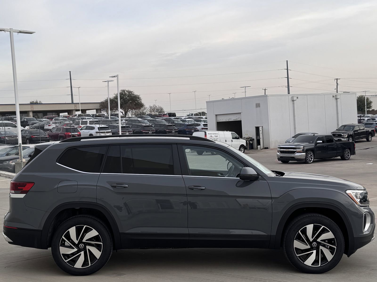 New 2026 Volkswagen Atlas SE image 3