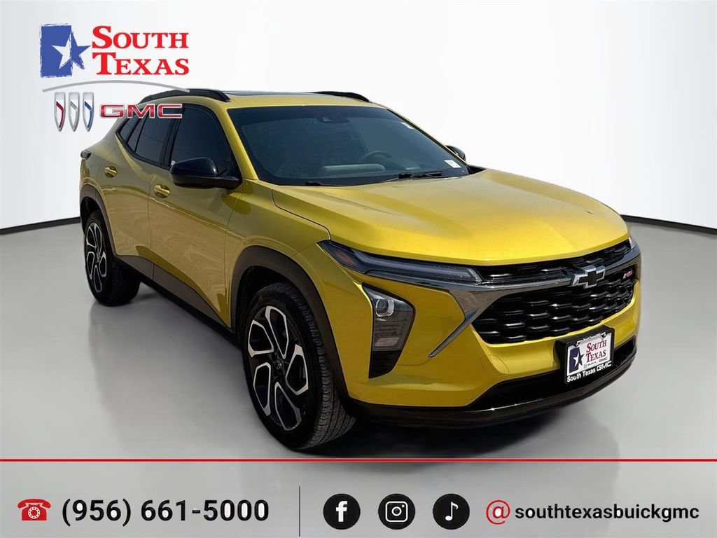 Used 2025 Chevrolet Trax RS w/ Sunroof Package FWD image 1