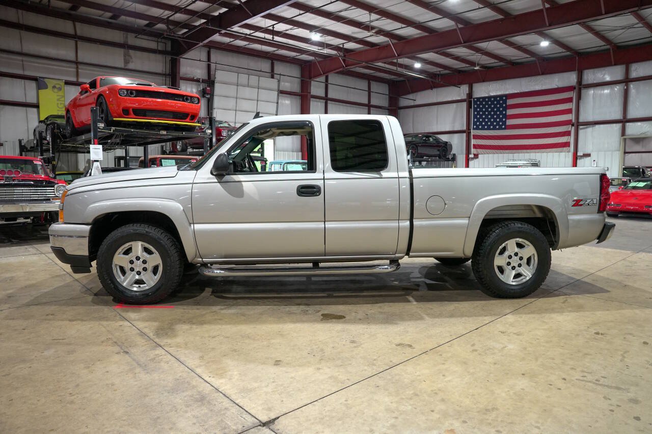 Used 2006 Chevrolet Silverado 1500 LT w/ Onstar Plus Package AWD/4WD image 4