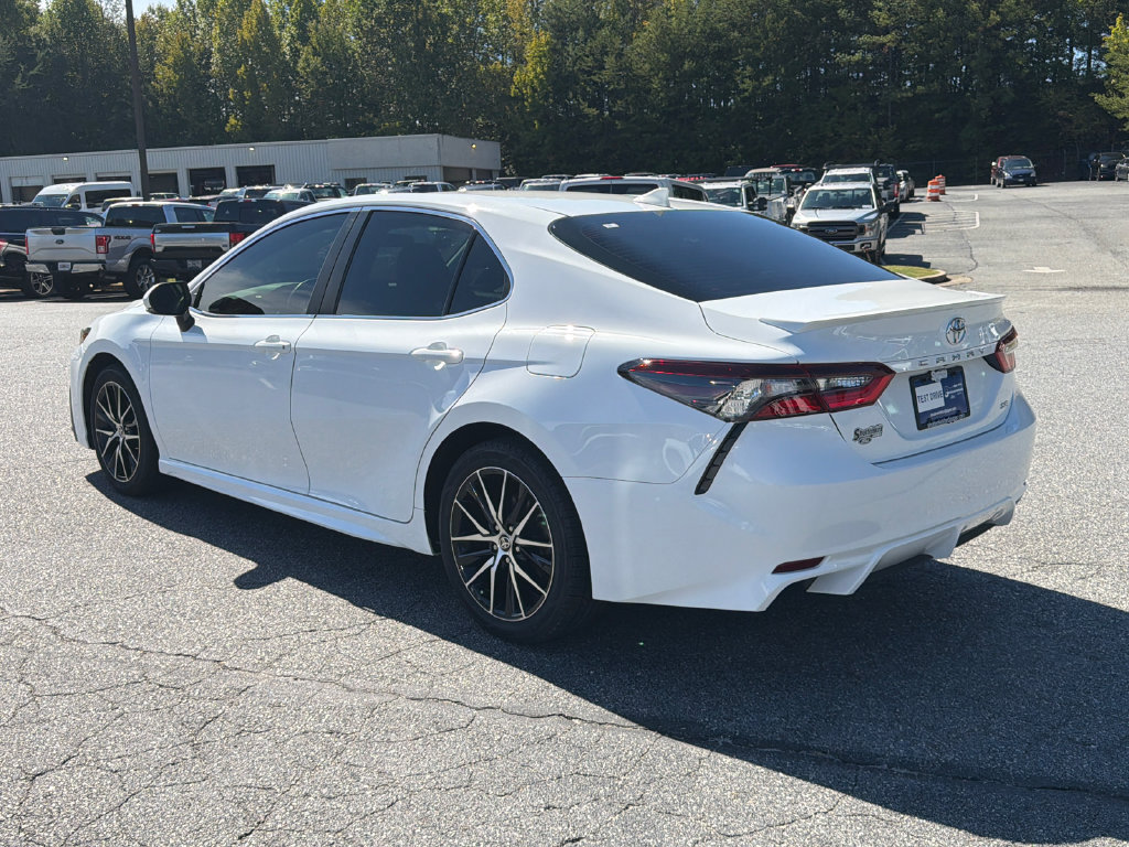 Used 2024 Toyota Camry SE FWD image 5