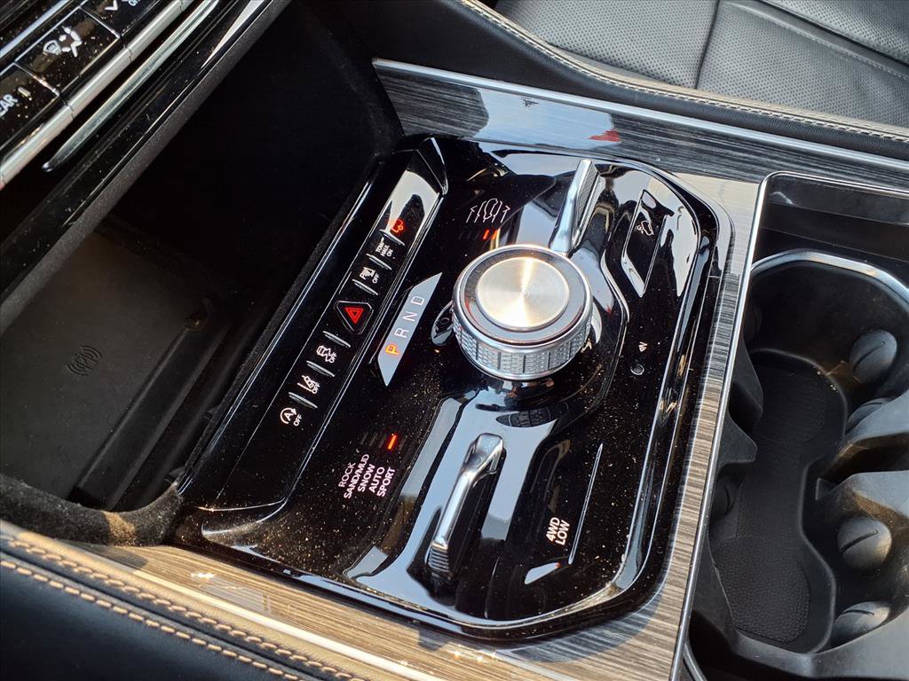 Used 2022 Jeep Wagoneer Series III w/ Rear Seat Video Group 1 image 7