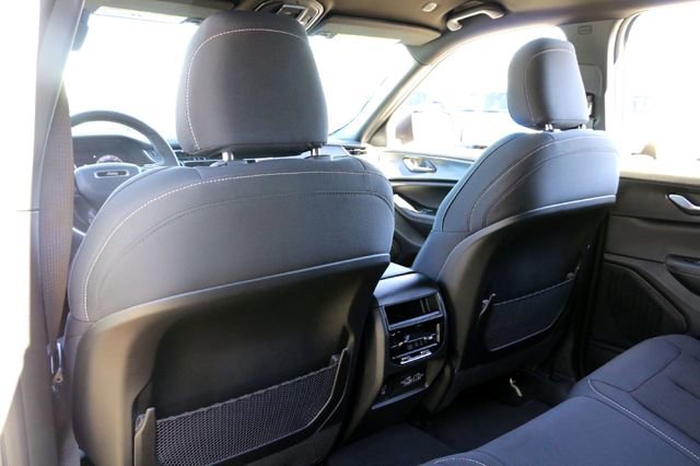 New 2025 Jeep Grand Cherokee Laredo w/ Luxury Tech Group I RWD image 17