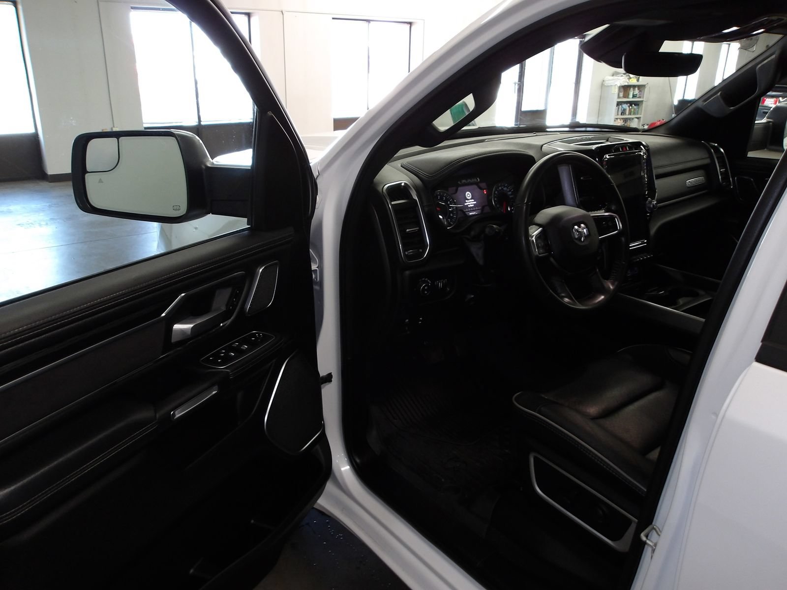 Used 2024 RAM 1500 Laramie AWD/4WD image 8