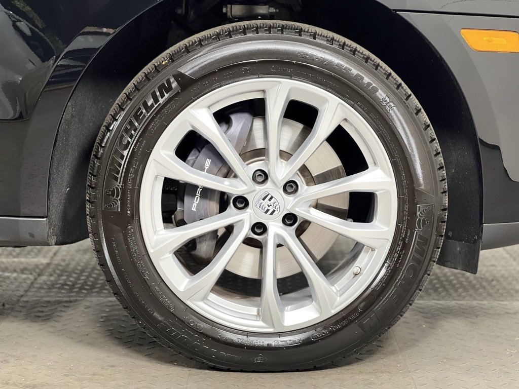 Used 2025 Porsche Macan image 13