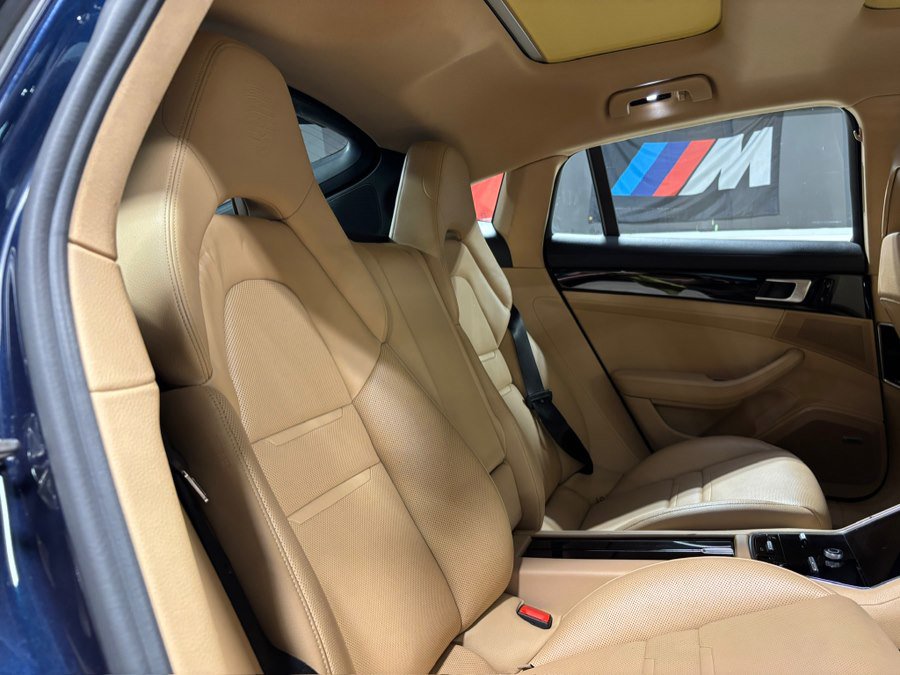 Used 2018 Porsche Panamera 4 image 11