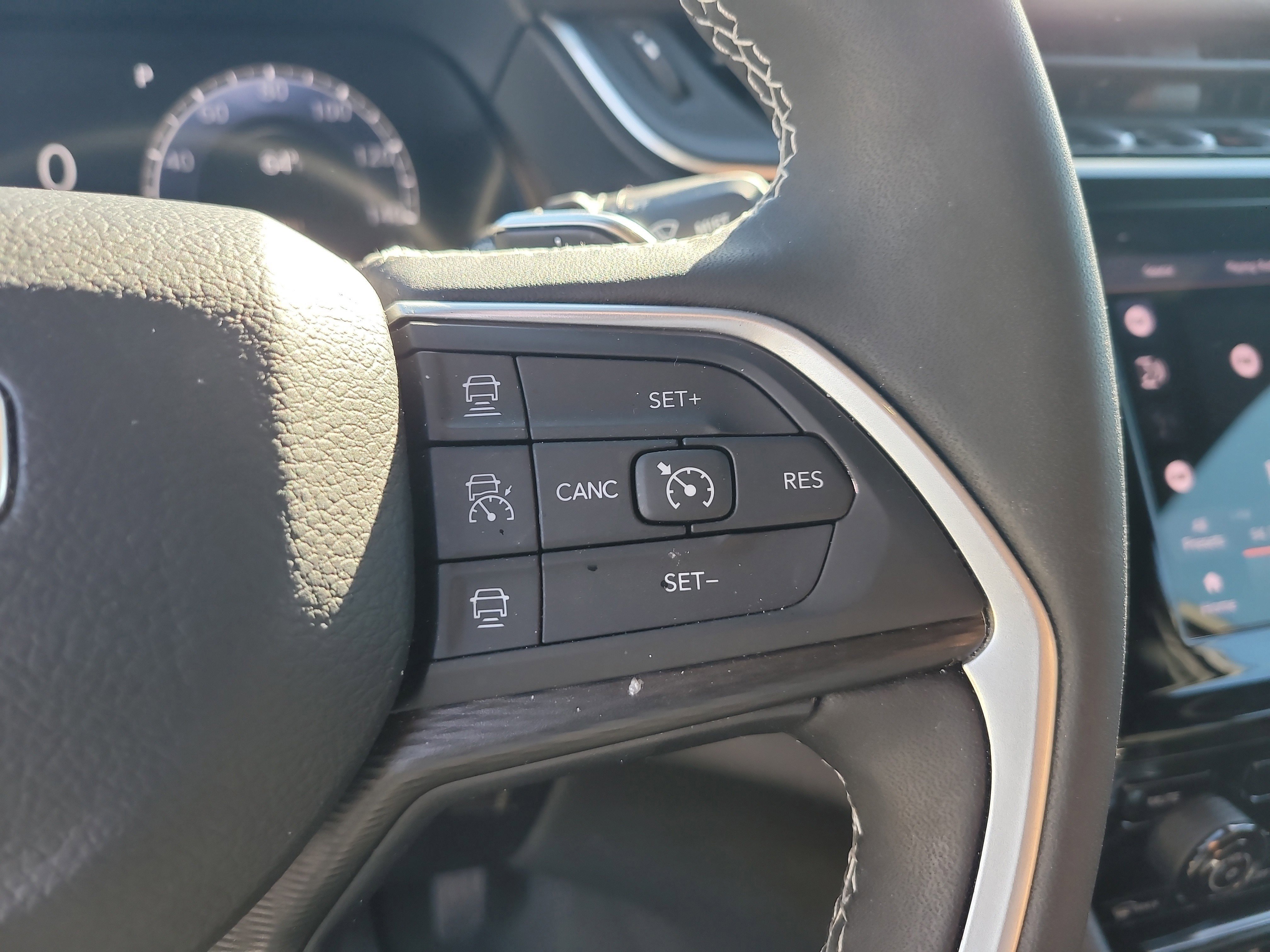 Used 2025 Jeep Grand Cherokee Laredo w/ MOPAR Finishing Package image 27