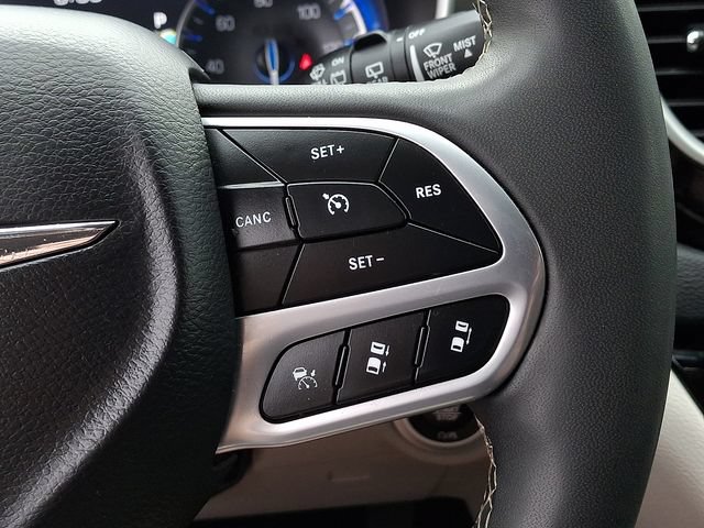 Used 2024 Chrysler Pacifica Touring-L FWD image 22