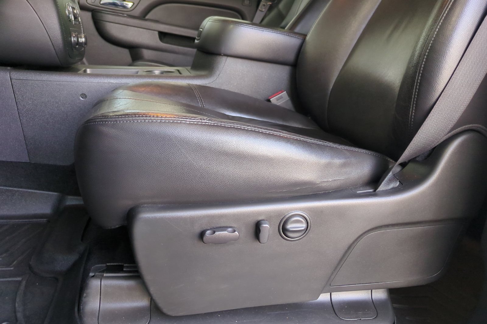 Used 2011 Chevrolet Silverado 2500 LTZ w/ LTZ Plus Package AWD/4WD image 12