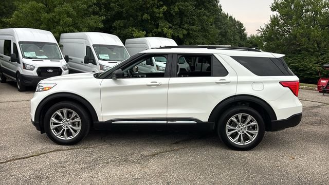 Used 2024 Ford Explorer XLT w/ Equipment Group 202A AWD/4WD image 4