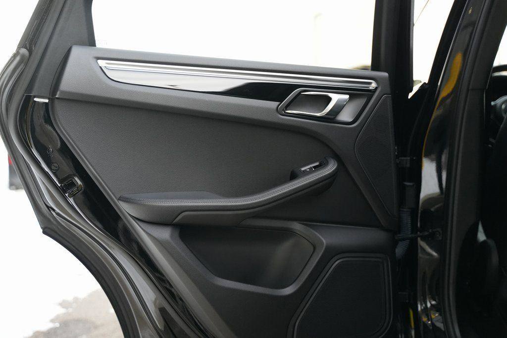 Used 2017 Porsche Macan w/ Driver Memory Package image 68